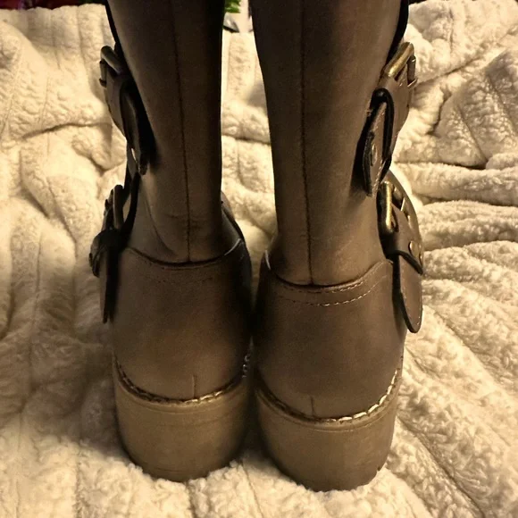 Brand new brown boots - Picture 2 of 6